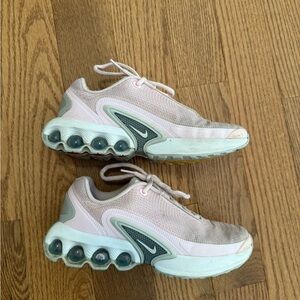 Nike Women's Light Pink Sneakers